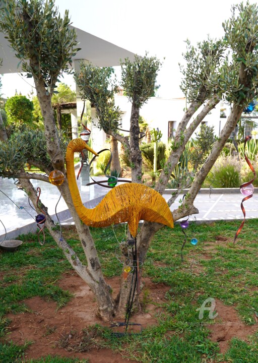 Sculpture titled "Flamant jaune" by Hassan Laamirat, Original Artwork, Metals