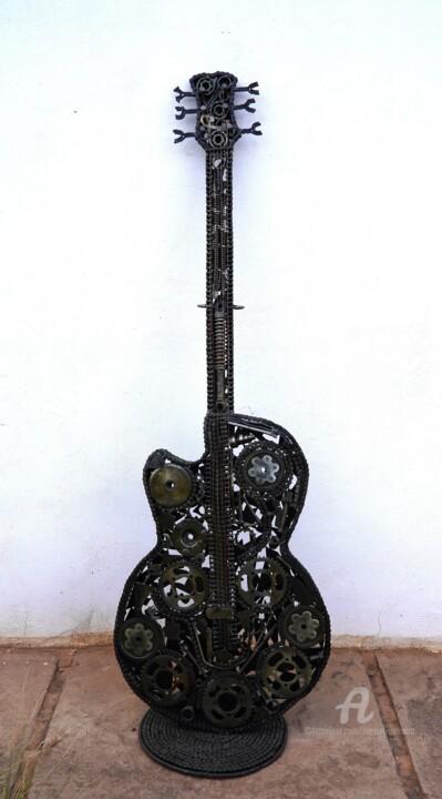 Sculpture titled "Guitare en métal re…" by Hassan Laamirat, Original Artwork, Metals