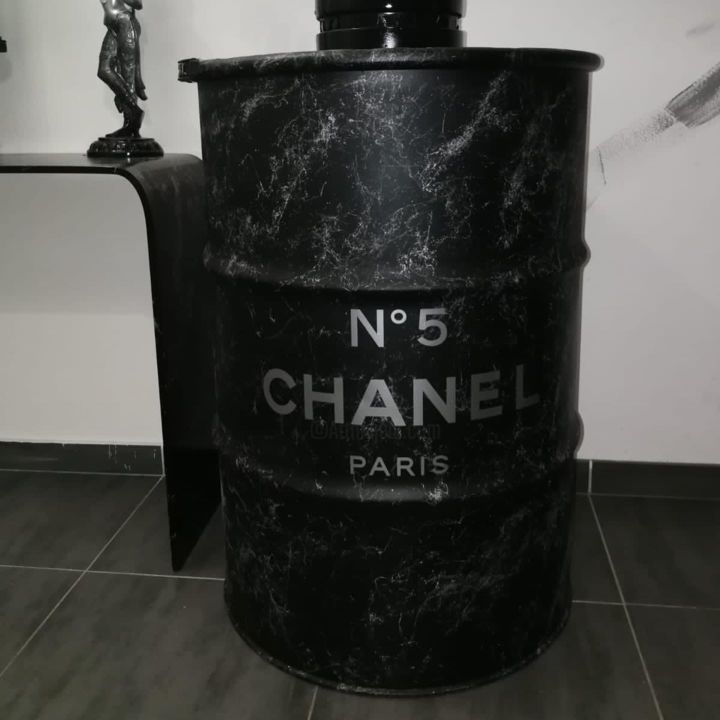 Sculpture titled "Fut Chanel édition…" by Heaven Deco, Original Artwork, Lacquer