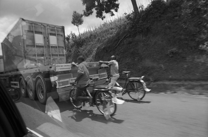 Photographie intitulée "Rwanda, 2017" par Heinz Baade, Œuvre d'art originale, Photographie argentique