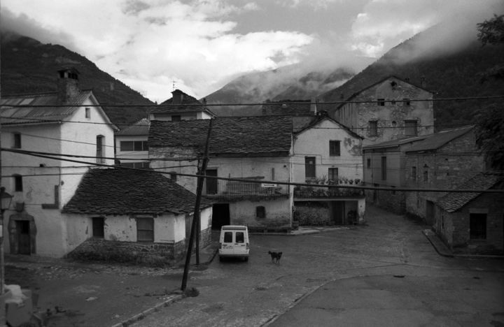 Photographie intitulée "Pyrenees, 1991" par Heinz Baade, Œuvre d'art originale