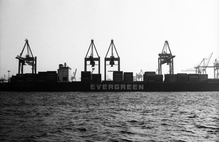 Photographie intitulée "Port of Hamburg, 19…" par Heinz Baade, Œuvre d'art originale
