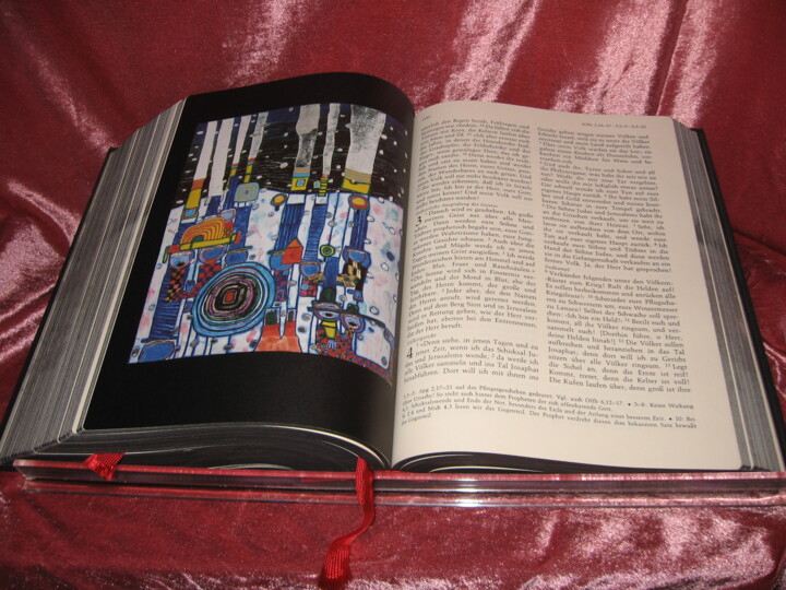 Fotografie mit dem Titel "Hunderwasser-Bibel" von Helen Grosswart, Original-Kunstwerk