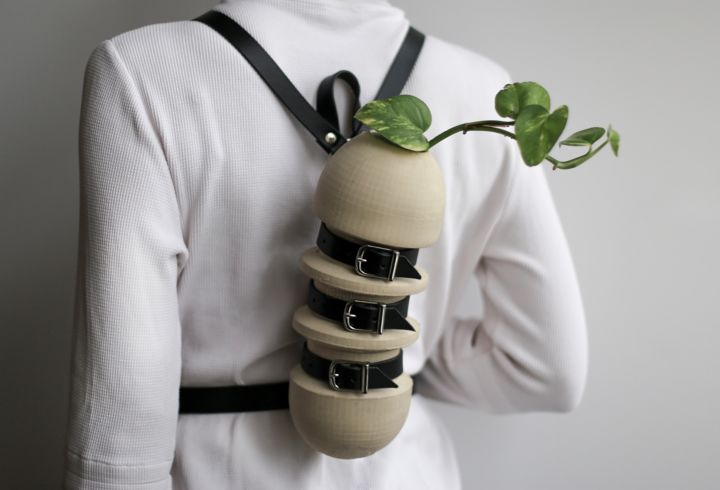 제목이 "Wearable vase"인 디자인 Evgeniia Kazarezova로, 원작, 부속품