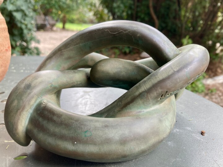 Sculpture titled "La Beegum" by Hénohut De Zhéry, Original Artwork, Polymer clay