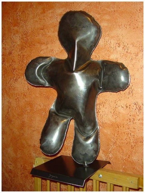 Sculpture titled "N°4 - Grand Bonhomme" by Henri Iglesis, Original Artwork, Metals