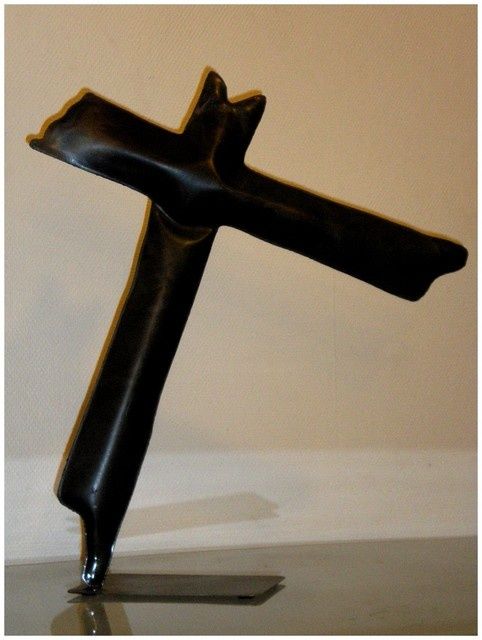 Скульптура под названием "N°22 - Croix d'indo" - Henri Iglesis, Подлинное произведение искусства, Металлы