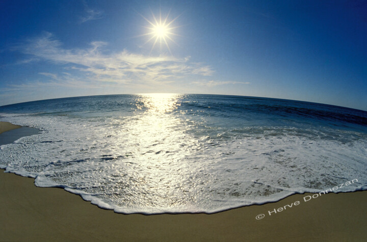 Фотография под названием "Beach fish eye" - Herve Donnezan, Подлинное произведение искусства, Пленочная фотография