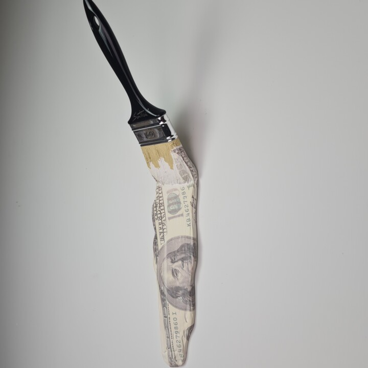 Скульптура под названием "Dollar Brush" - Santicri, Подлинное произведение искусства, Смола Установлен на Другая жесткая пан…