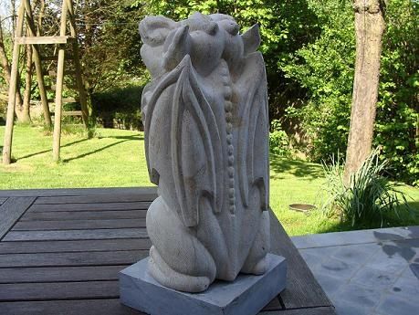 Скульптура под названием "Hellhound" - Paul Holbrecht, Подлинное произведение искусства, Камень