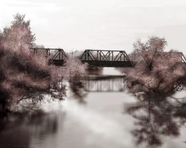 Photographie intitulée "Bridge 1" par Hratch Israelian, Œuvre d'art originale