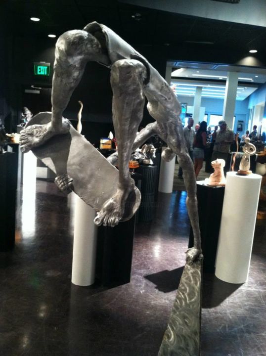 Escultura titulada "momentous" por Hunter Brown, Obra de arte original, Metales