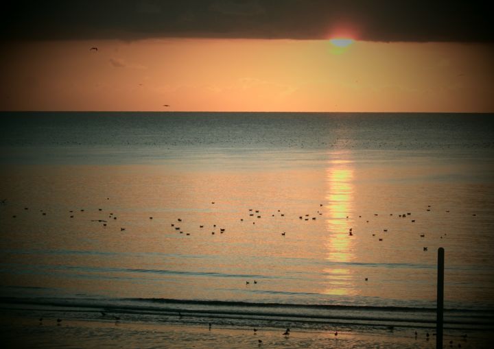 Photography titled "SEA AND SUN 1" by Hyvee Daff, Original Artwork, Digital Photography