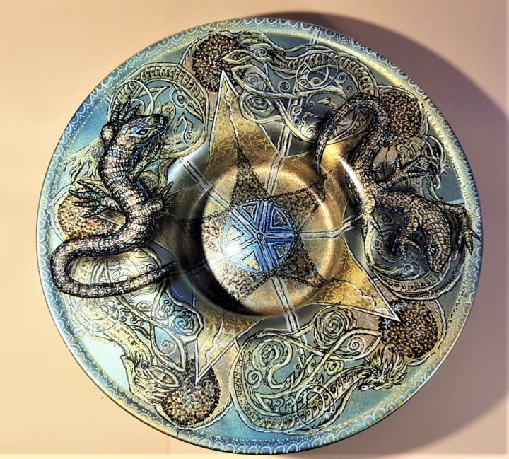 Escultura titulada "Celtic Plate" por Rikkihop, Obra de arte original, Vidrio