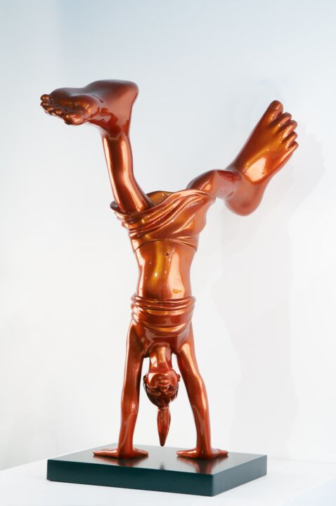 Скульптура под названием "La Nena 50" - Idan Zareski, Подлинное произведение искусства, Смола