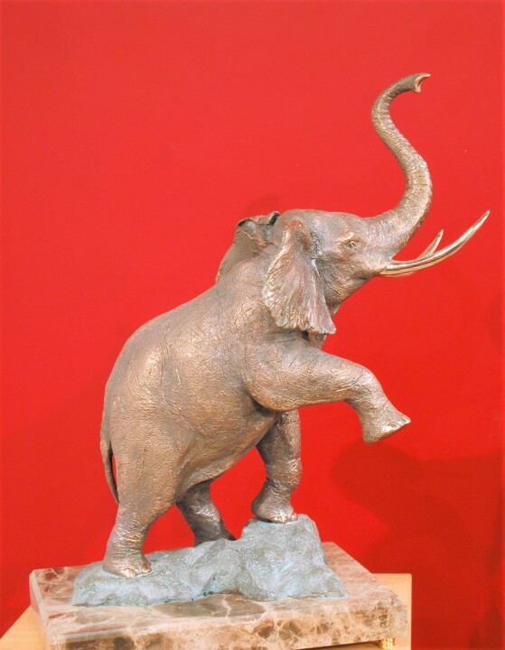 Scultura intitolato "Слон" da Igor Glukhenkij, Opera d'arte originale, Bronzo