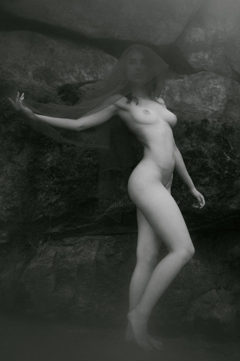 Photographie intitulée "Gray statuette" par Igor Topolenko, Œuvre d'art originale, Photographie numérique