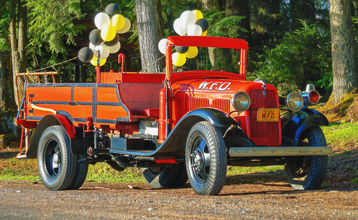 Photographie intitulée "Old Fire Truck" par Igzotic, Œuvre d'art originale, Photographie numérique