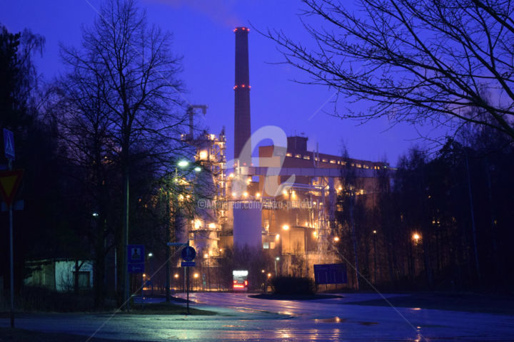 Photographie intitulée "Sunila Pulp Mill by…" par Ilkka Porkka, Œuvre d'art originale