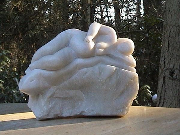 Escultura titulada "Pregnant" por Marianne Den Otter, Obra de arte original, Piedra