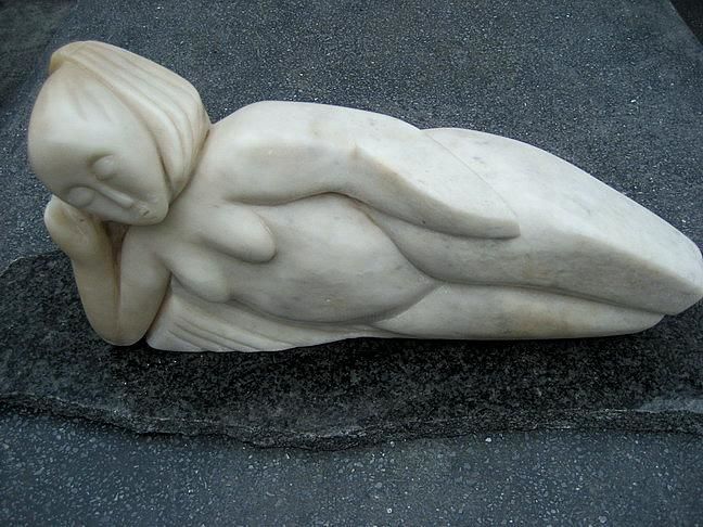 Sculpture intitulée "Dreaming girl" par Marianne Den Otter, Œuvre d'art originale