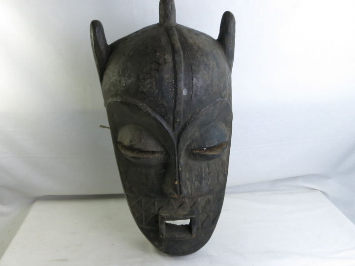 Sculpture intitulée "TETELA, Congo. Masq…" par Belinda Kameya, Œuvre d'art originale, Bois