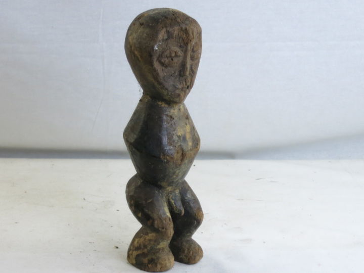 Sculpture titled "Statuette d'art tri…" by Belinda Kameya, Original Artwork, Wood