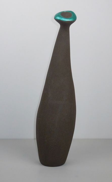 Скульптура под названием "LOLITA - GREEN" - Carine Jacobs, Подлинное произведение искусства, Керамика