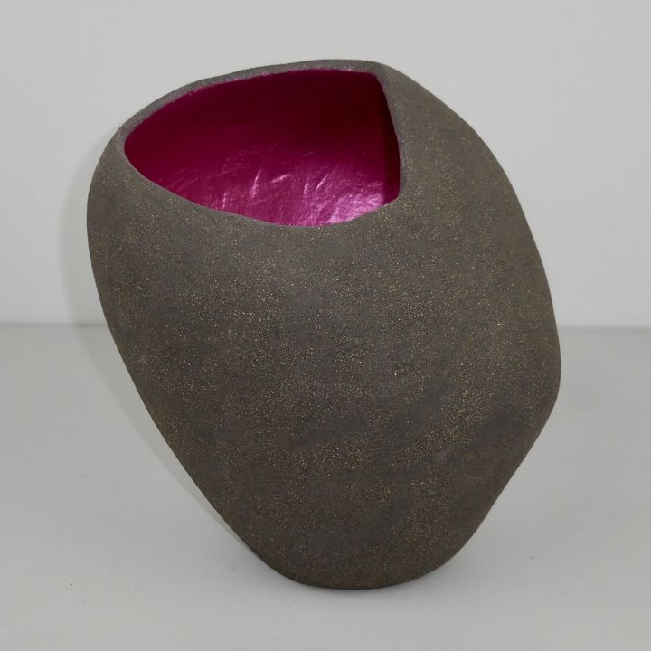 Скульптура под названием "Colored Vases - MAG…" - Carine Jacobs, Подлинное произведение искусства, Керамика