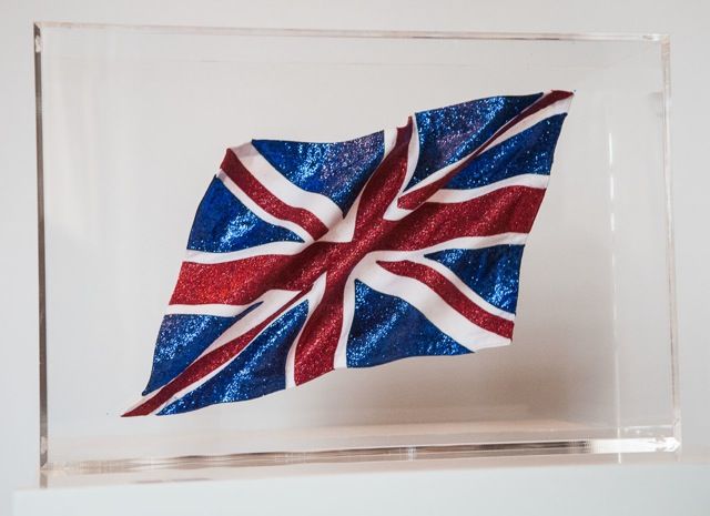 Textilkunst mit dem Titel "Union Jack" von Farah Monfaradi, Original-Kunstwerk, 3D Modellierung