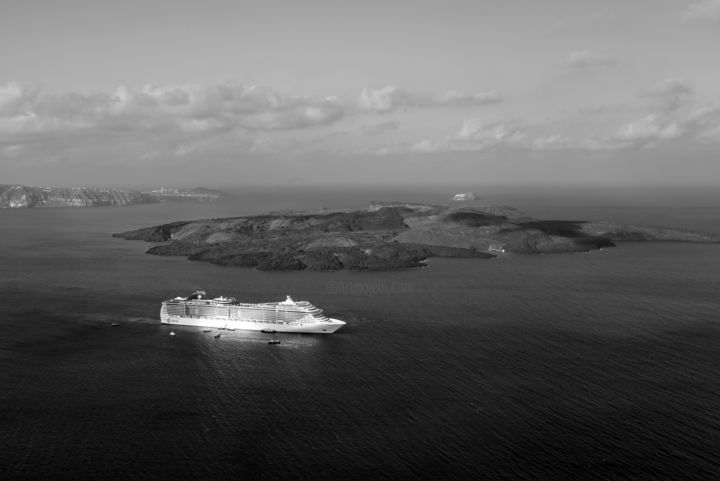Φωτογραφία με τίτλο "Black & White Volca…" από Eleni Fragou, Αυθεντικά έργα τέχνης, Ψηφιακή φωτογραφία