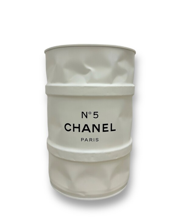 Escultura titulada "Baril Chanel N°5 bl…" por Walid Sahraoui (Wally), Obra de arte original, Acrílico