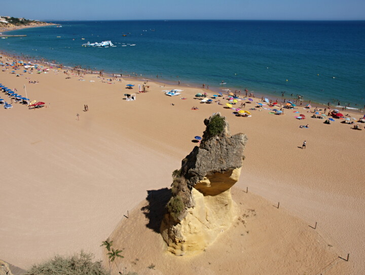 Fotografie mit dem Titel "Albufeira Hauptstra…" von Insideportugal, Original-Kunstwerk, Digitale Fotografie