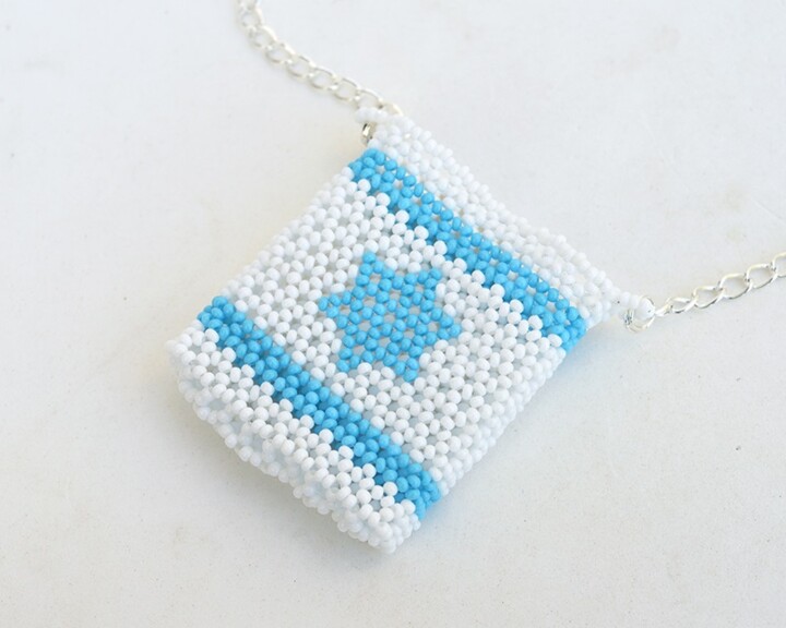 Σκίτσο με τίτλο "Beaded pouch pendan…" από Irena Zelickman, Αυθεντικά έργα τέχνης, Κοσμήματα