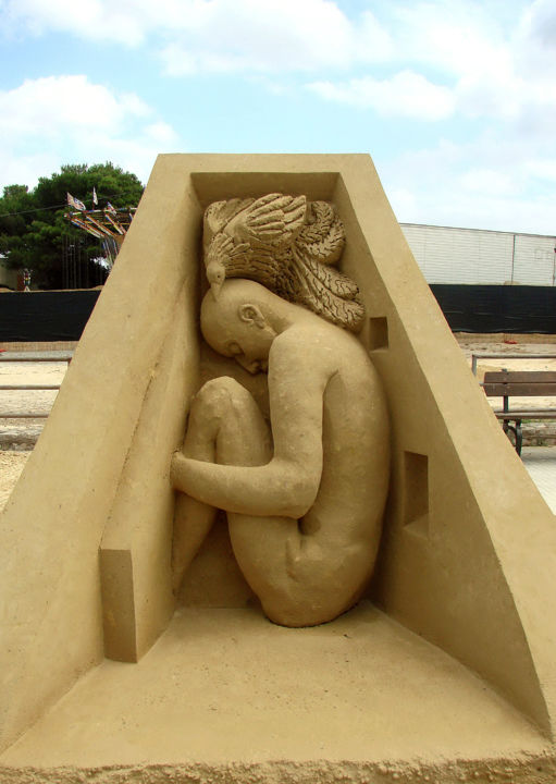 Sculpture titled "The man and the bird" by Irina Taflevskaya, Original Artwork, Sand