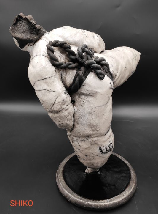 Sculptuur getiteld "SHIKO" door Laurence Schlimm Boland, Origineel Kunstwerk, Keramiek