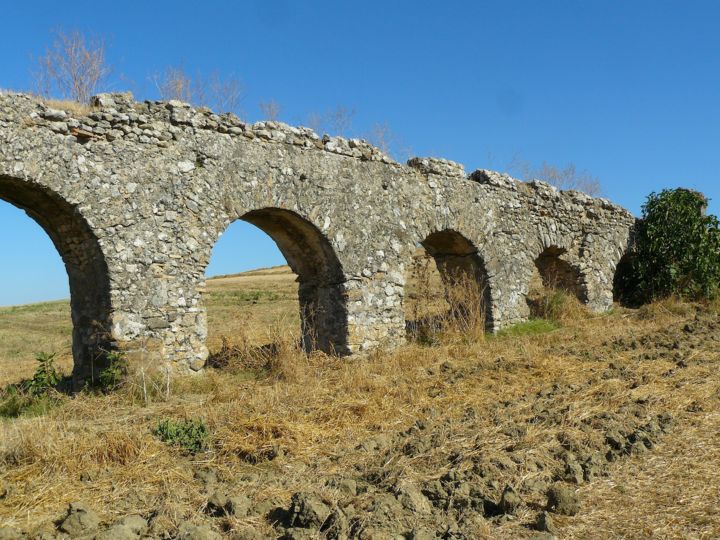 Fotografia intitolato "Roman Acveduct" da Isabell Von Piotrowski, Opera d'arte originale