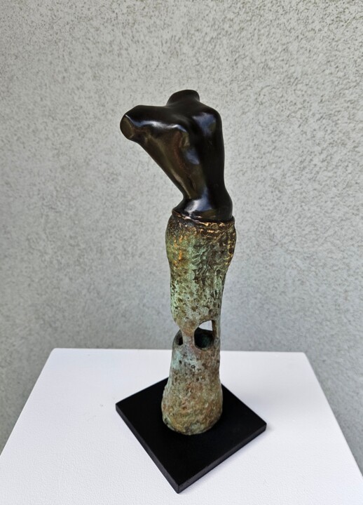 Sculpture intitulée "Mademoiselle" par Isabelle Frossard Corthay, Œuvre d'art originale, Bronze