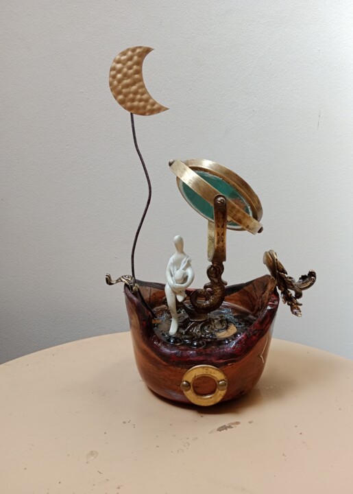 Sculpture titled "Entre les mondes" by Isabelle Merle, Original Artwork, Metals