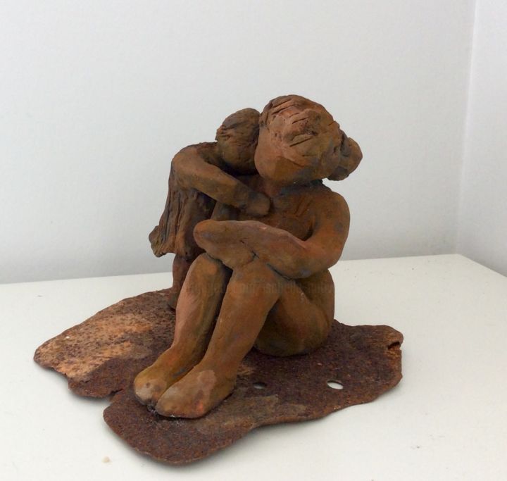 Sculpture titled "maternité rouille" by Isabelle Nativelle, Original Artwork, Terra cotta