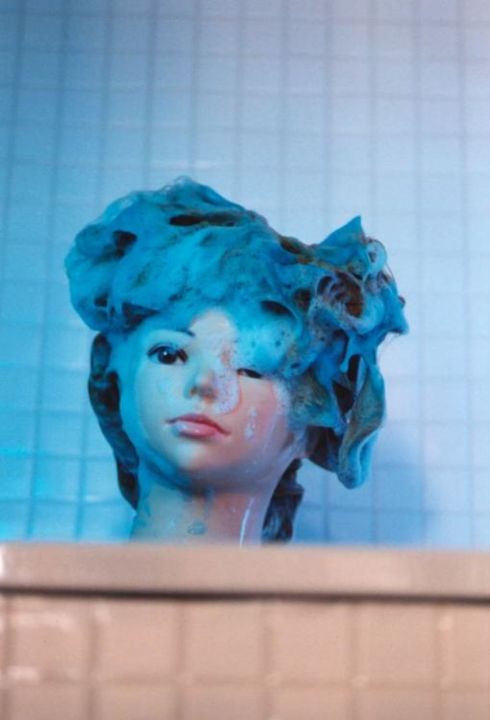 Fotografie getiteld "Turquoise Shampoo" door Isabelle Deflandre, Origineel Kunstwerk