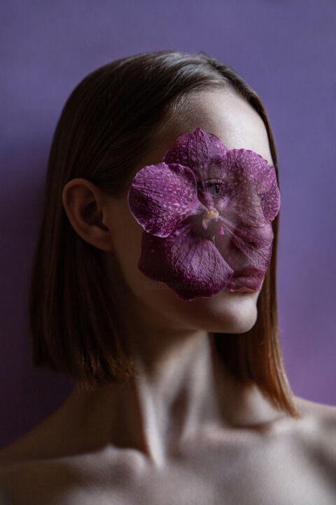 Photographie intitulée "Orchid" par Iuliia Isaeva, Œuvre d'art originale, Photographie manipulée