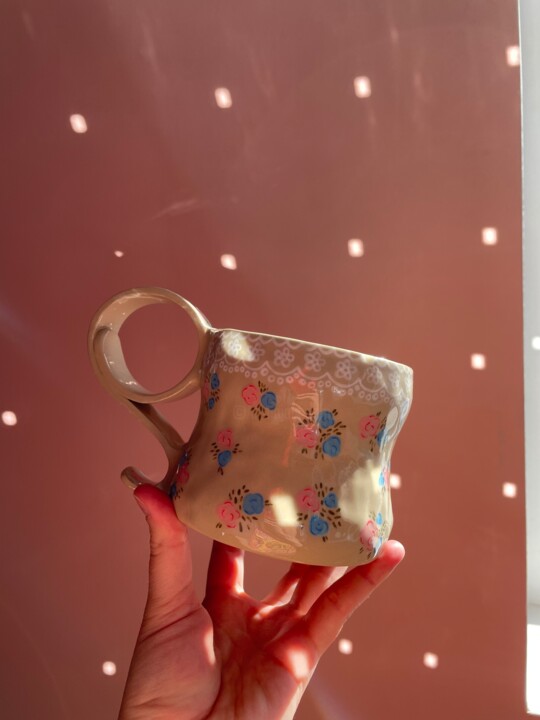 Design intitulada "ceramic mug “flower…" por Iuliia Novikova, Obras de arte originais, Cerâmica