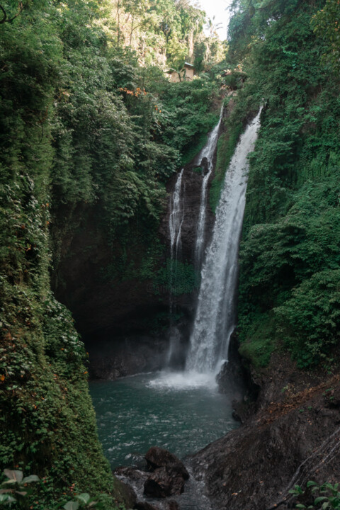 Fotografie getiteld "Waterfall Along-Ala…" door Ivan Cheremisin, Origineel Kunstwerk, Digitale fotografie