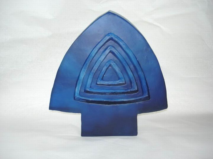 Skulptur mit dem Titel "Triangle" von Ivana Pelouchová (IVANEL), Original-Kunstwerk, Glas