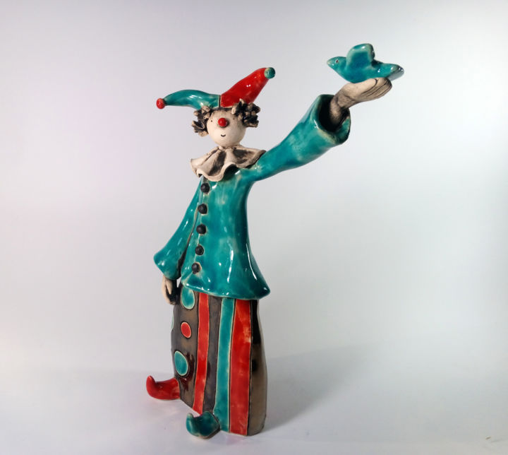 Scultura intitolato "The Blue Bird Clown" da Izisculptures, Opera d'arte originale, Ceramica