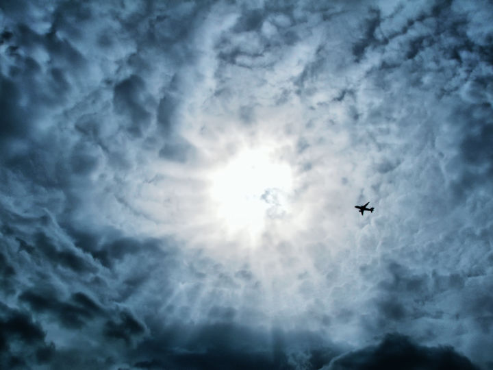 Photographie intitulée "Самолет в небе" par Yulia Lunberg, Œuvre d'art originale, Photographie numérique