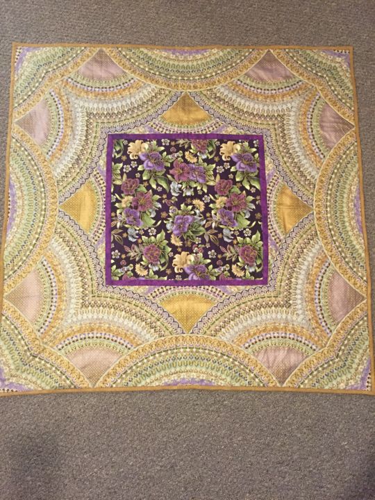 Textielkunst getiteld "Purple and Gold" door Jacquelinejoann, Origineel Kunstwerk