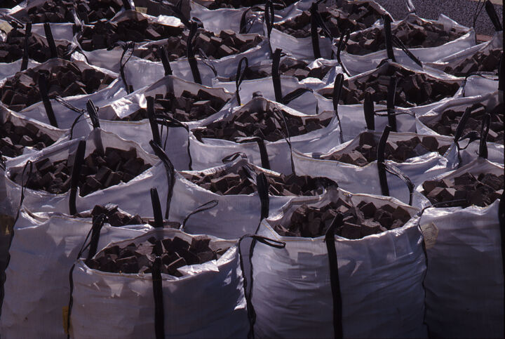 Photographie intitulée "Bags, bags, bags ..." par Jacques Jégo, Œuvre d'art originale, Photographie argentique