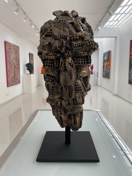 Скульптура под названием "Tête Martelée" - Jacques Soulard, Подлинное произведение искусства, Бронза